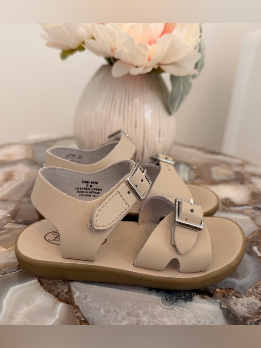 FootMates Toddler's Girl Eco-Tide Sandals Ecru Toddler Sz. 7 Leather Shoes Girls